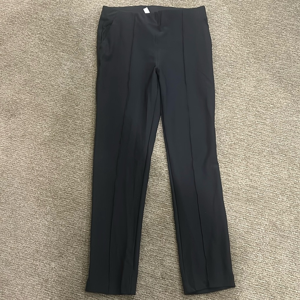 Women’s pin tuck plain pants